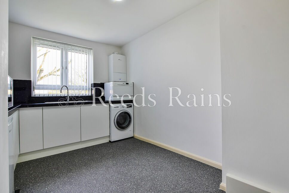 2 bedroom Flat for sale, Delamere Road, Handforth, SK9 £169,950