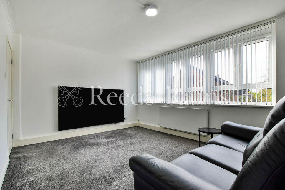 2 bedroom Flat for sale, Delamere Road, Handforth, SK9 £169,950