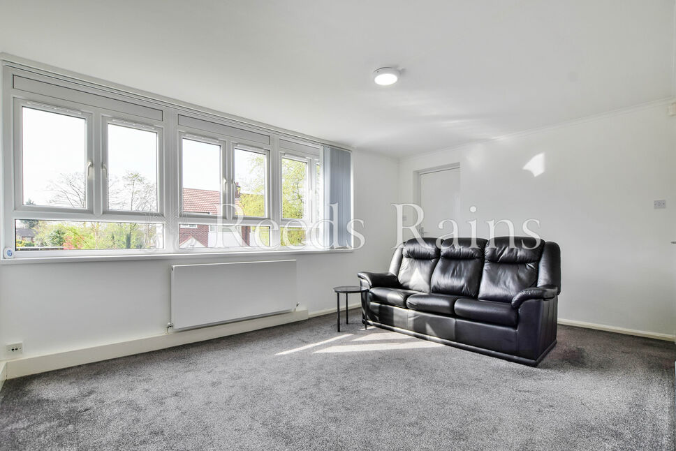 2 bedroom Flat for sale, Delamere Road, Handforth, SK9 £169,950