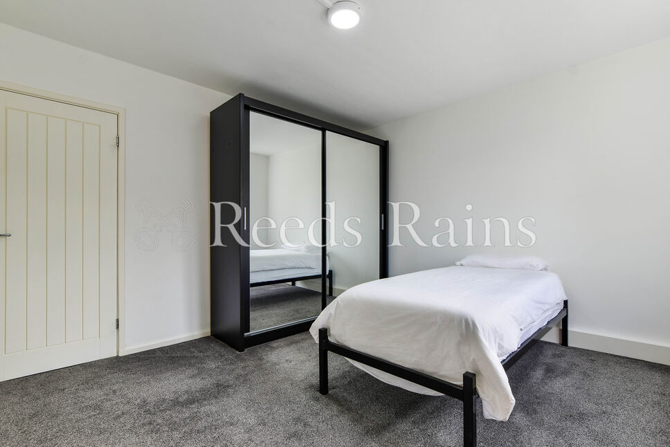 2 bedroom Flat for sale, Delamere Road, Handforth, SK9 £169,950