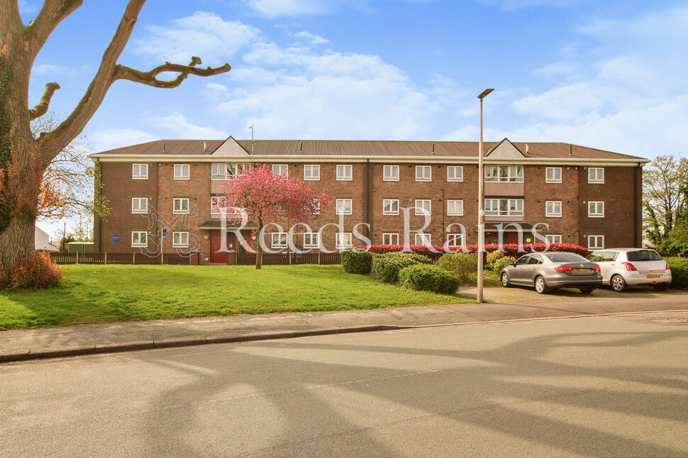 2 bedroom Flat for sale, Delamere Road, Handforth, SK9 £169,950