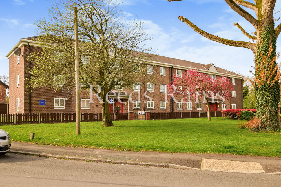 2 bedroom Flat for sale, Delamere Road, Handforth, SK9 £169,950