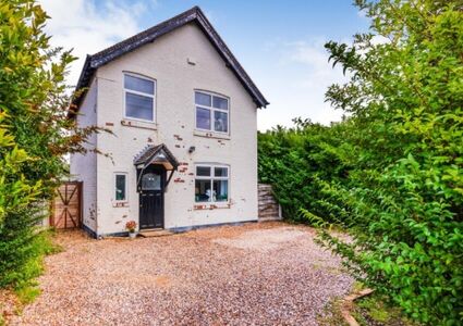 Dean Row Road, 3 bedroom Detached House for sale, &pound;330,000