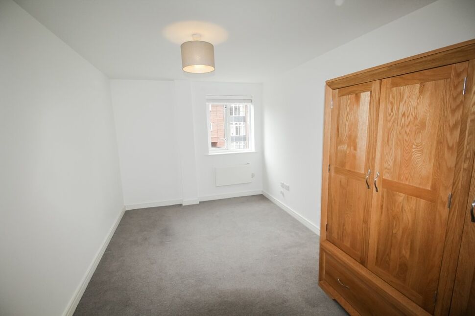 2 bedroom Flat to rent, Station Road, Wilmslow, SK9 £1,200 pcm