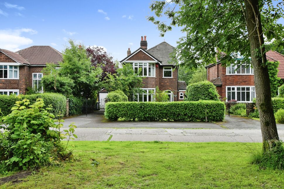 3 bedroom Detached House for sale, Brereton Road, Handforth, SK9 £595,000