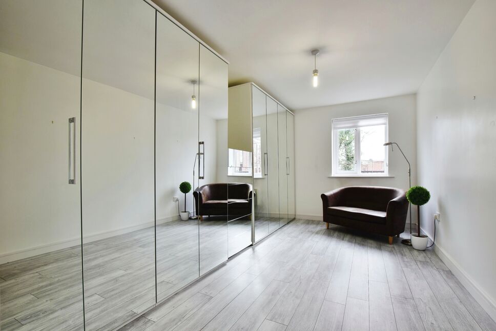 2 bedroom Flat for sale, Station Road, Wilmslow, SK9 £275,000