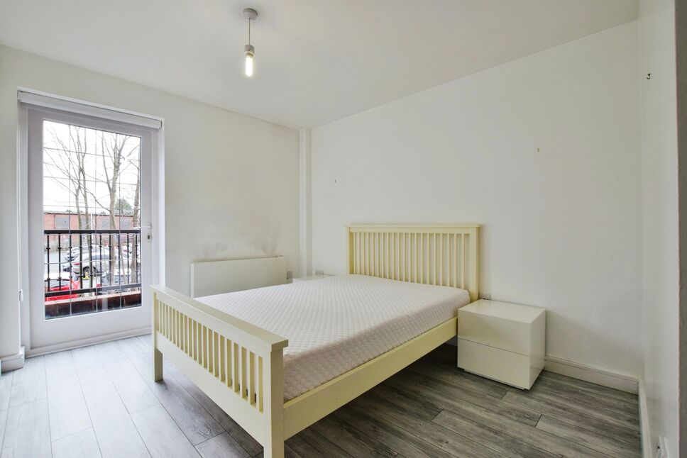 2 bedroom Flat for sale, Station Road, Wilmslow, SK9 £275,000