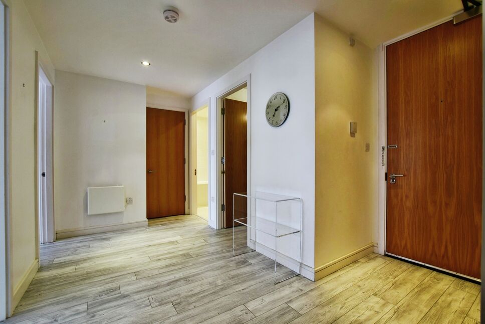 2 bedroom Flat for sale, Station Road, Wilmslow, SK9 £275,000