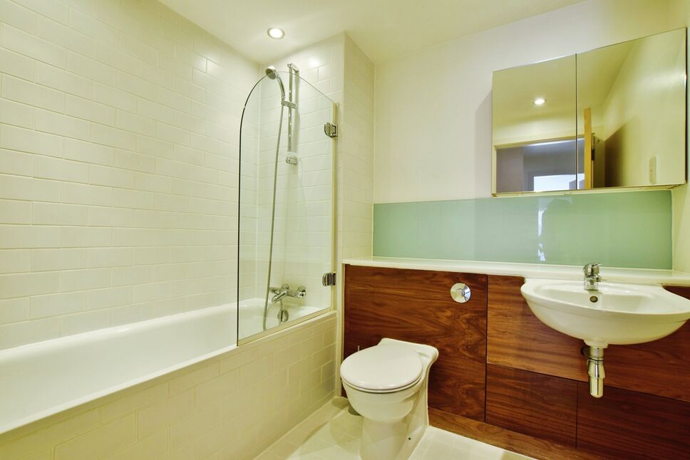 2 bedroom Flat for sale, Station Road, Wilmslow, SK9 £275,000