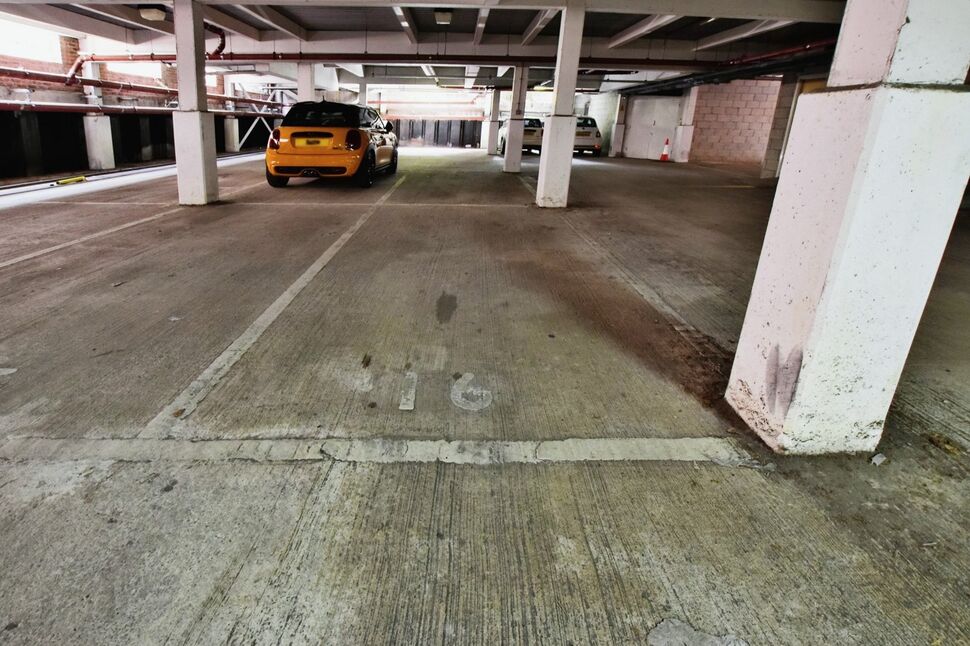 2 bedroom Flat for sale, Station Road, Wilmslow, SK9 £275,000