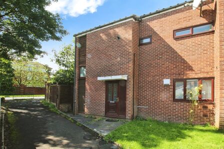 Blackden Walk, 2 bedroom Mid Terrace House to rent, £1,100 pcm