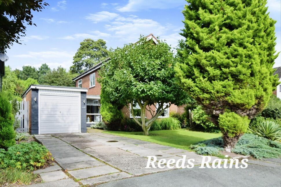 3 bedroom Detached House for sale, Burford Crescent, Wilmslow, SK9 £