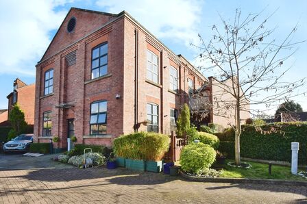 Pembroke House, 2 bedroom  Flat for sale, £260,000