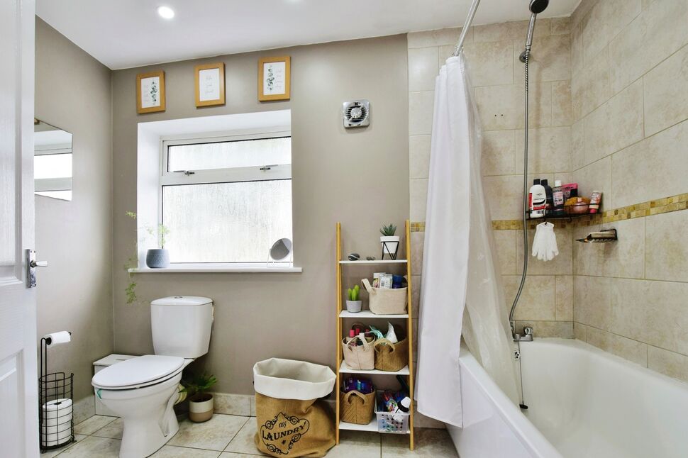 3 bedroom Mid Terrace House for sale, Trafford Road, Wilmslow, SK9 £