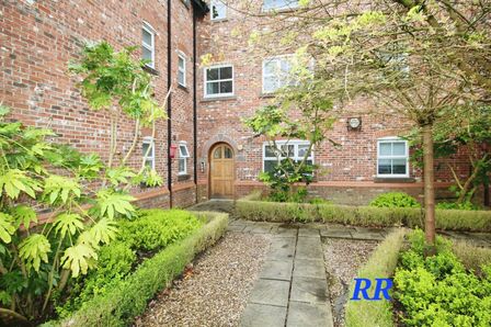 Swallow Court, 2 bedroom  Flat for sale, £245,000