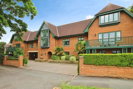 Knutsford Road, 2 bedroom  Flat to rent, £2,250 pcm