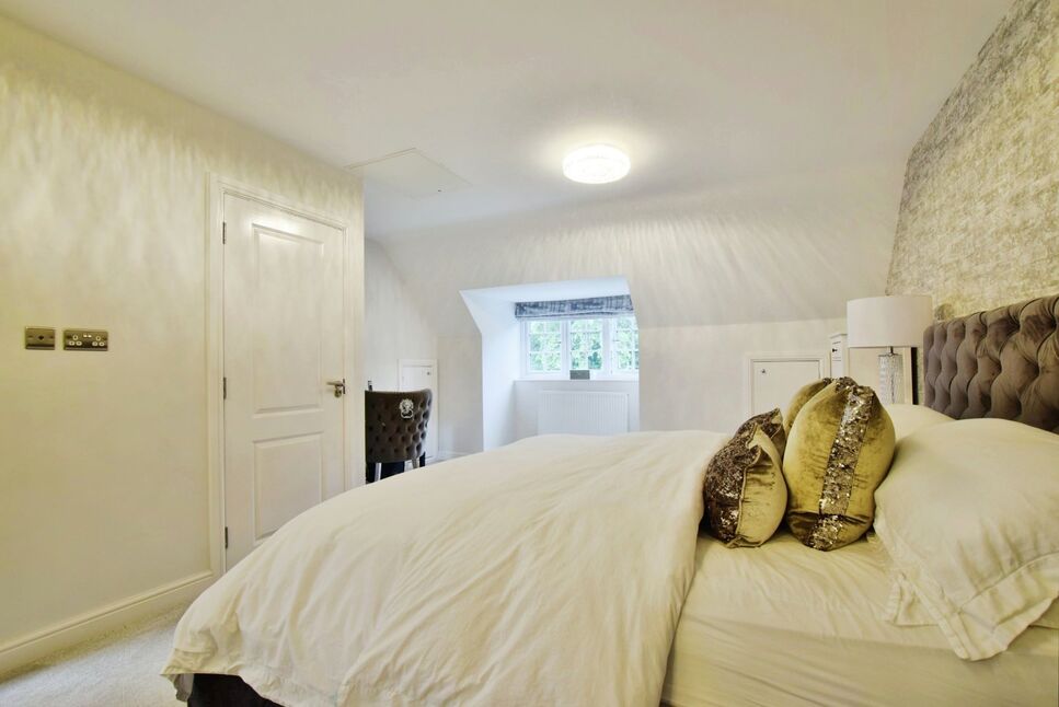 4 bedroom Detached House for sale, Sunningdale Close, Handforth, SK9