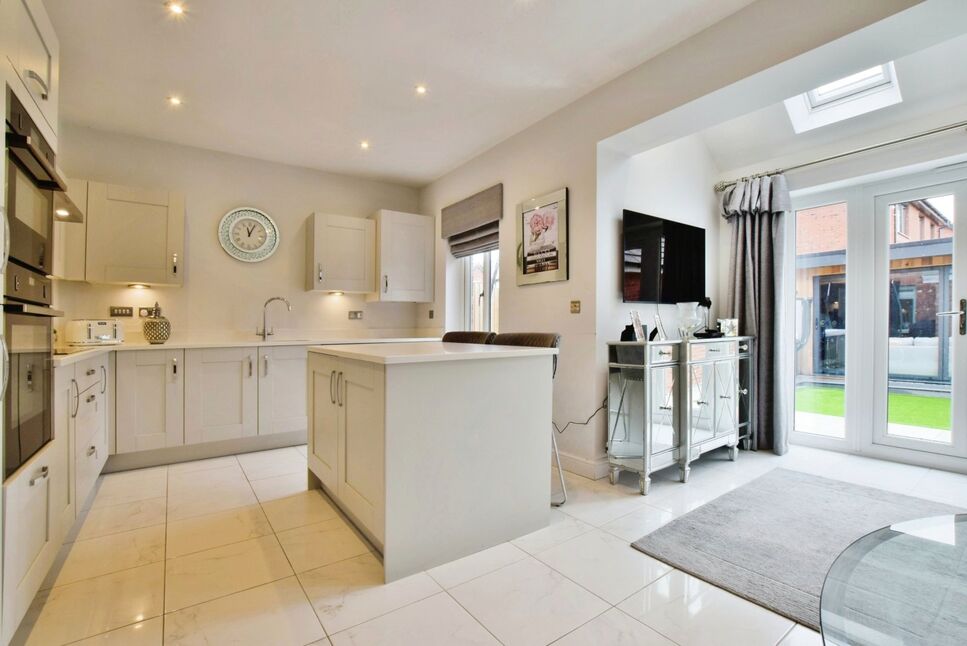 4 bedroom Detached House for sale, Sunningdale Close, Handforth, SK9