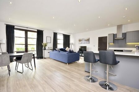 Macclesfield Road, 2 bedroom  Flat for sale, £345,000