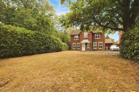 Land Lane, 5 bedroom Detached House to rent, £3,100 pcm