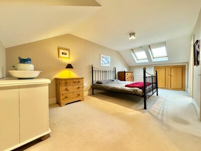 Moss Lane, 3 bedroom End Terrace House for sale, £775,000