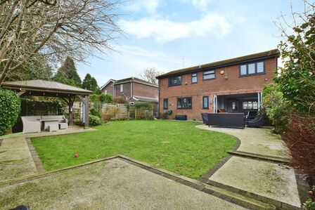 Summerfield Place, 4 bedroom Detached House for sale, £850,000