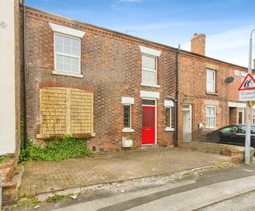 3 bedroom Mid Terrace House for sale