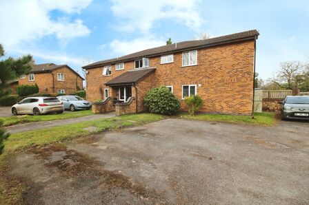 Brackenwood Mews, 2 bedroom  Flat to rent, £850 pcm