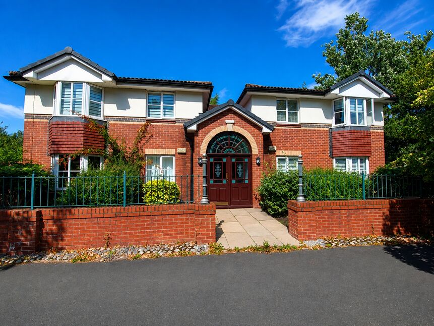 Main image of 2 bedroom Flat for sale, Pinewood Road, Wilmslow, Cheshire, SK9