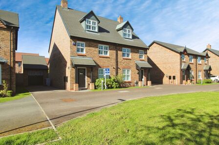 4 bedroom Semi Detached House to rent