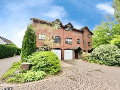 3 bedroom Mid Terrace House to rent