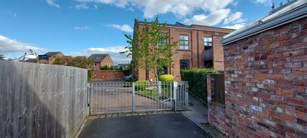 Hawthorn Street, 2 bedroom  Flat for sale, £230,000