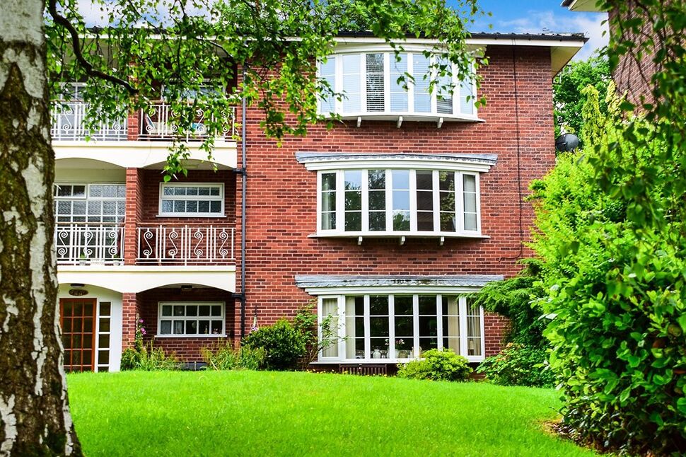 Main image of 2 bedroom  Flat for sale, Lynton Lane, Alderley Edge, Cheshire, SK9