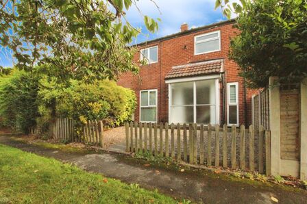 3 bedroom Mid Terrace House to rent