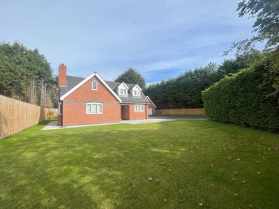 Moss Lane, 4 bedroom Detached House to rent, £4,000 pcm