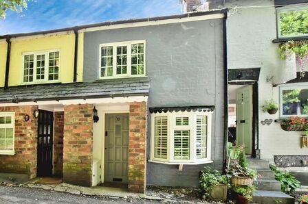 2 bedroom Mid Terrace House to rent