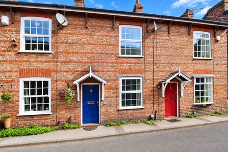 2 bedroom Mid Terrace House for sale