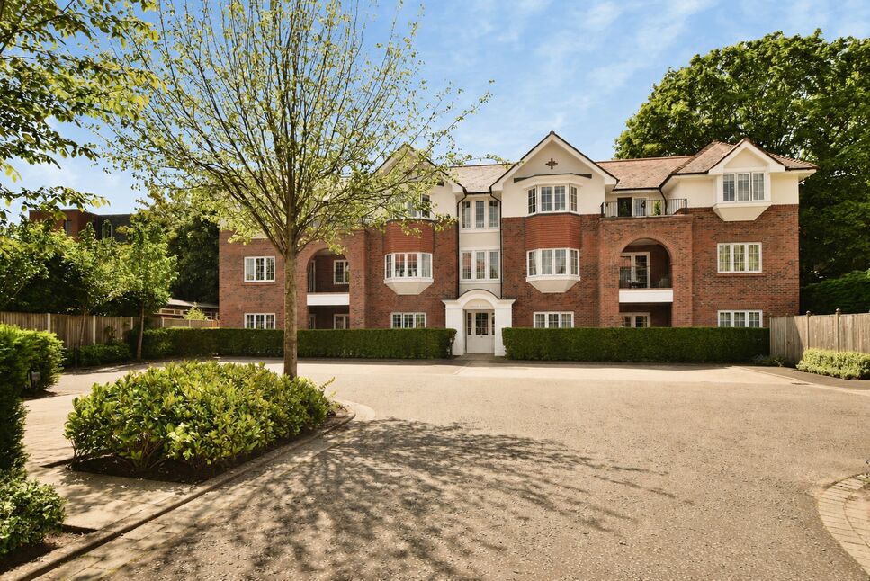 Main image of 3 bedroom Flat for sale, Brockley Square, Wilmslow, Cheshire, SK9