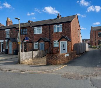 2 bedroom End Terrace House for sale