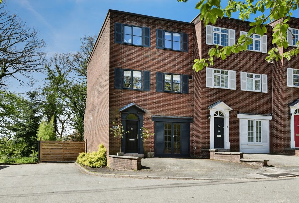 4 bedroom End Terrace House for sale