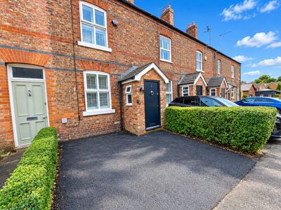 2 bedroom Mid Terrace House for sale