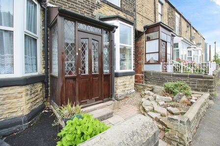Stafford Road, 4 bedroom Mid Terrace House to rent, £1,300 pcm
