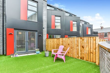 3 bedroom Mid Terrace House to rent