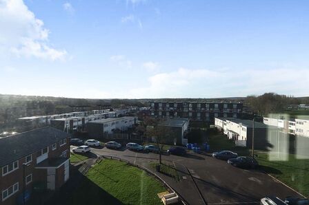 White Thorns Drive, 2 bedroom Flat to rent, &pound;725 pcm