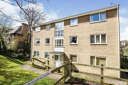 Brocco Bank, 2 bedroom  Flat to rent, £900 pcm