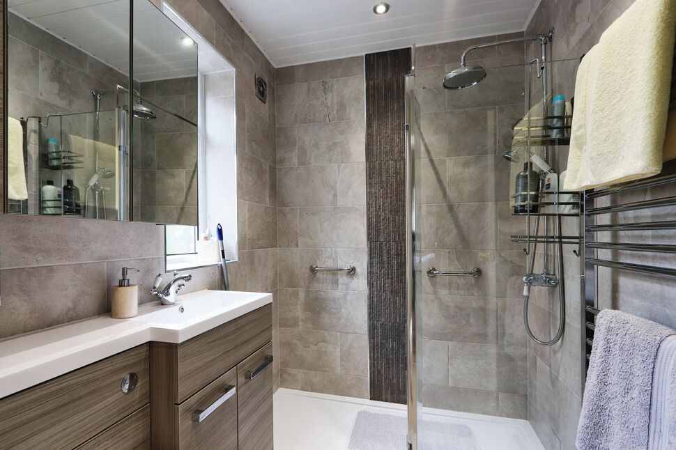 4 bedroom Detached House for sale, Hunters Lane, Sheffield, S13 £220,000