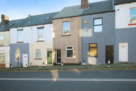 3 bedroom Mid Terrace House to rent