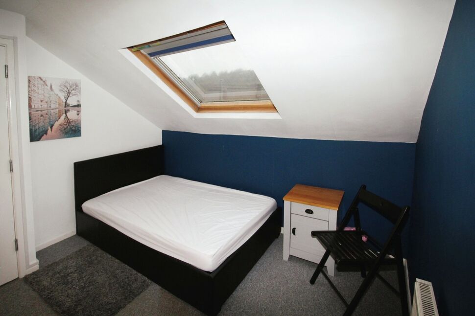 1 bedroom Mid Terrace Room to rent