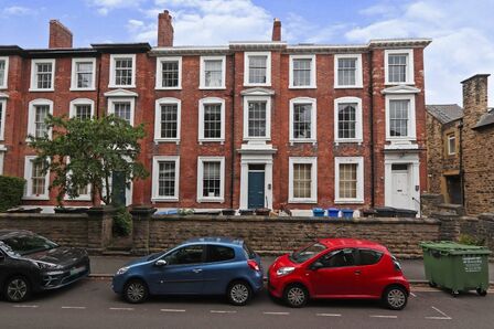 Ashgate Road, 1 bedroom Mid Terrace Flat to rent, £600 pcm