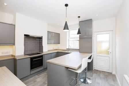 3 bedroom Mid Terrace House to rent
